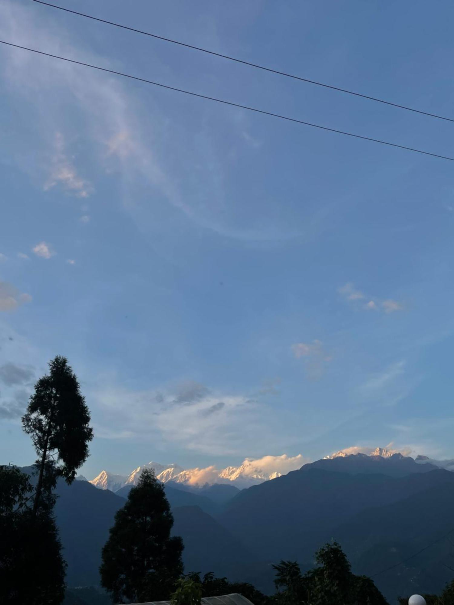 Wake In Himalayas Hostel Pelling Exterior photo