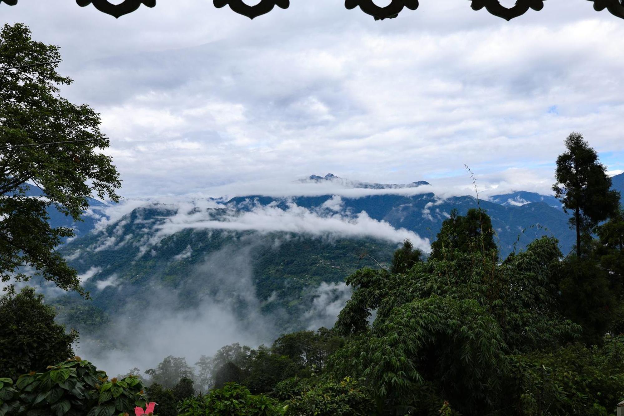 Wake In Himalayas Hostel Pelling Exterior photo