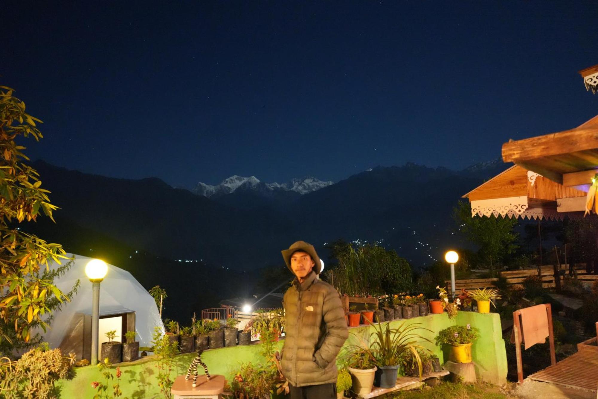 Wake In Himalayas Hostel Pelling Exterior photo