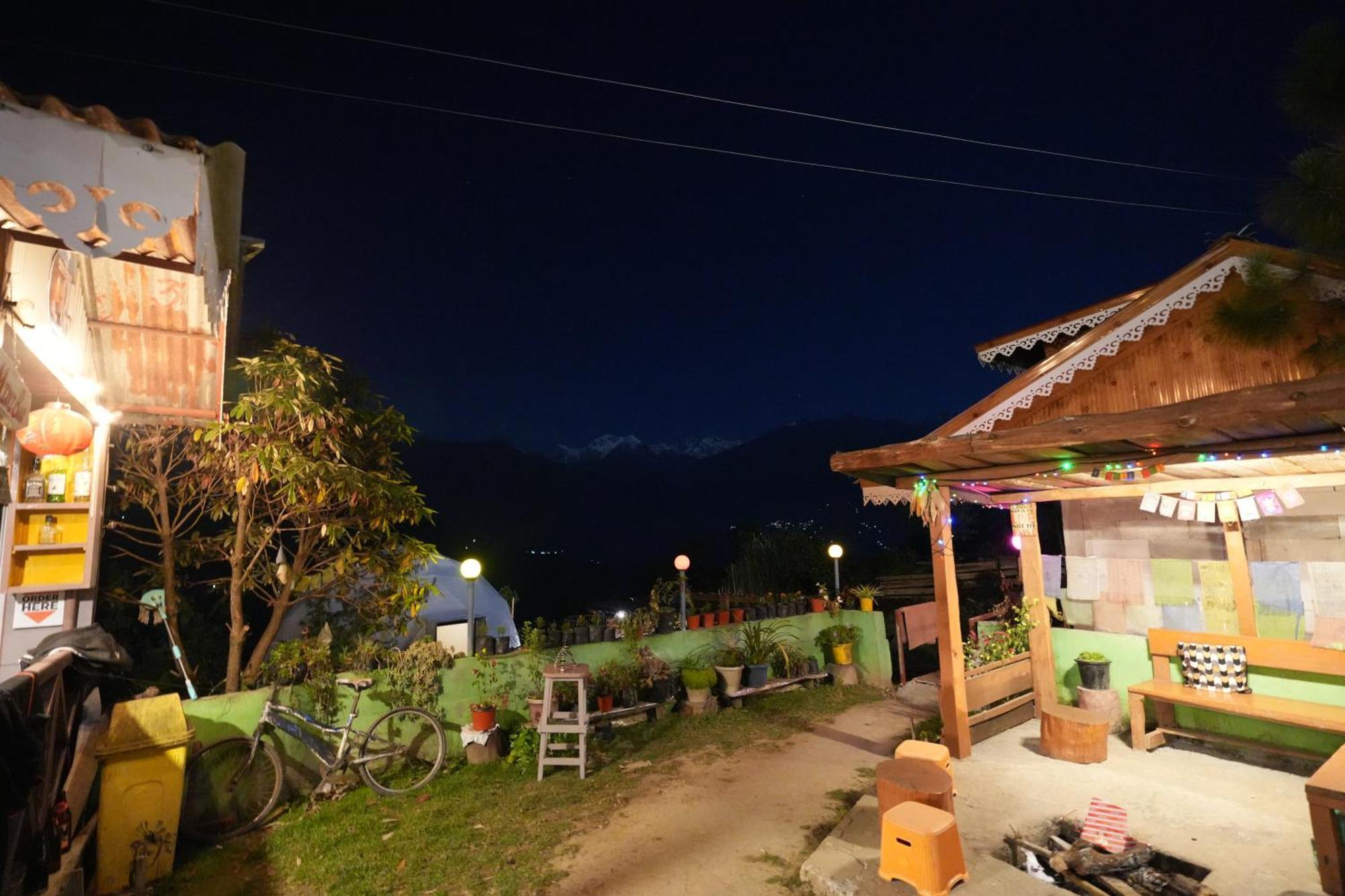Wake In Himalayas Hostel Pelling Exterior photo